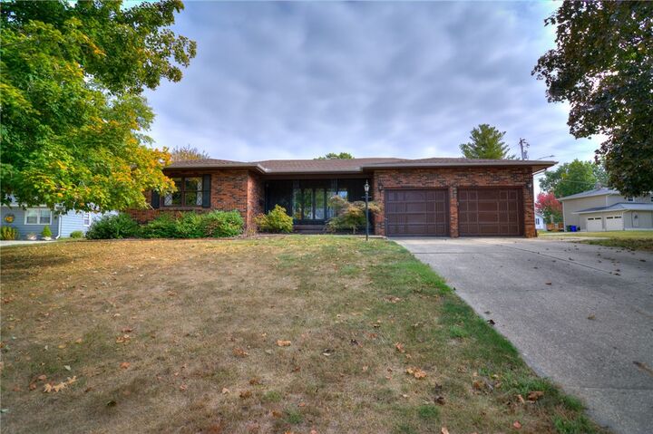 1490 S Lynnwood Drive  Decatur IL 62521 photo