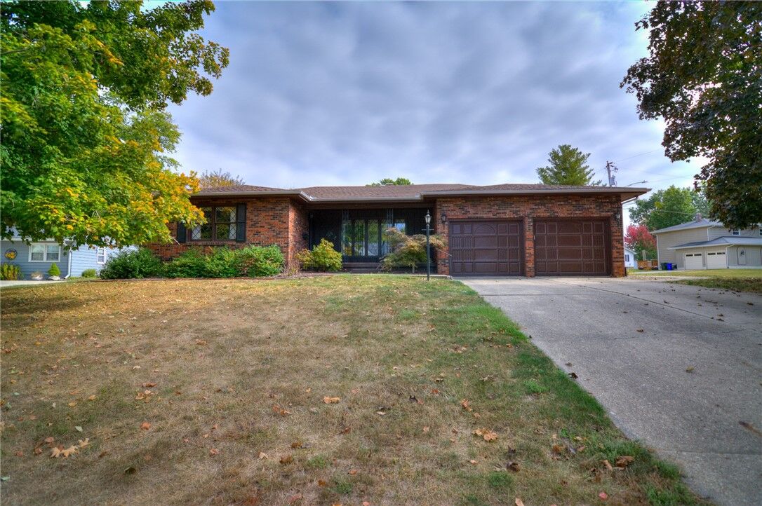 Property Photo: 1490 S Lynnwood Drive IL 62521