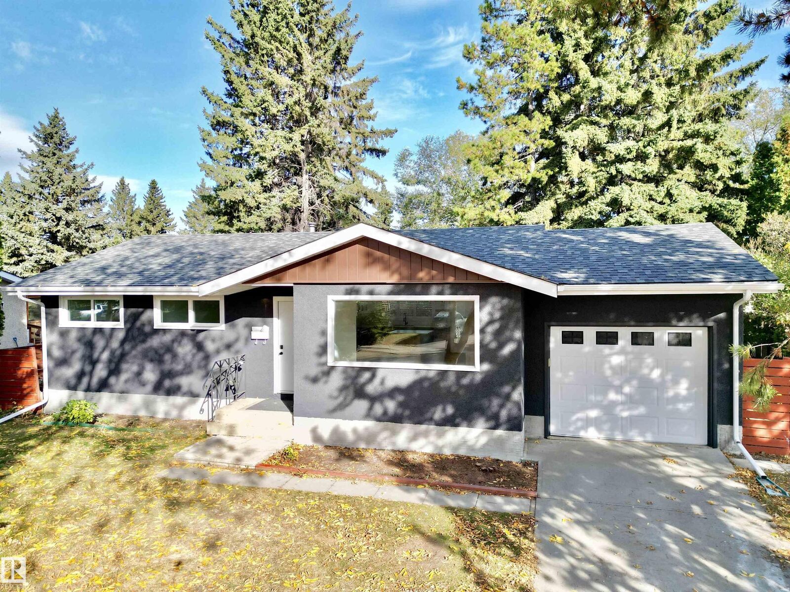 Property Photo: 12 Sycamore Street AB T8A 2B9