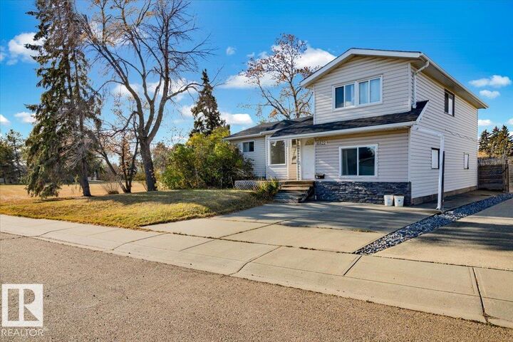 10522 161 Street NW  Edmonton AB T5P 3J7 photo