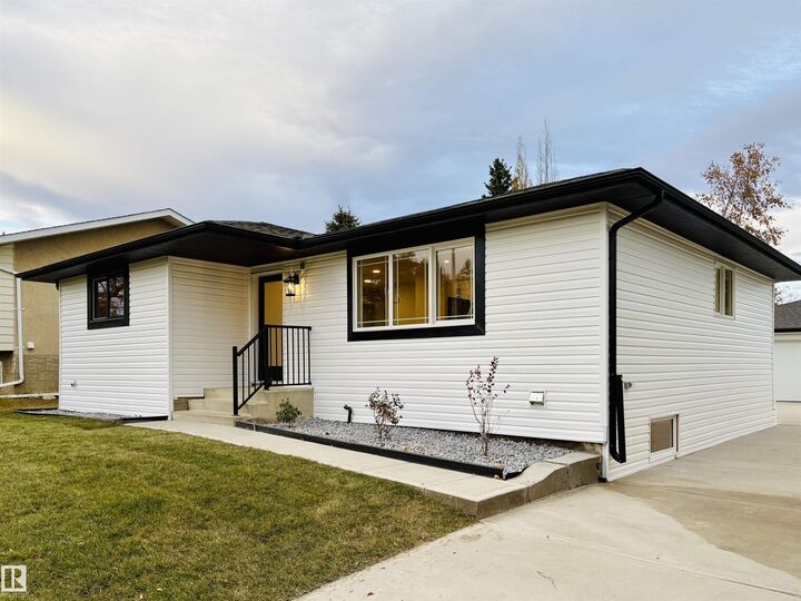 Property Photo: 118 Georgian Way AB T8A 2W2