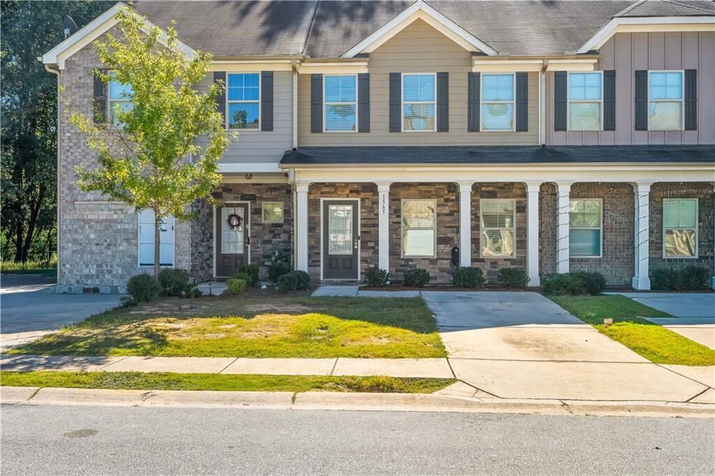 Property Photo:  1565 Iris Walk  GA 30238