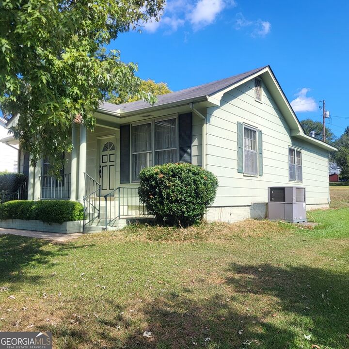 Property Photo:  302 Denson Street  AL 36854 