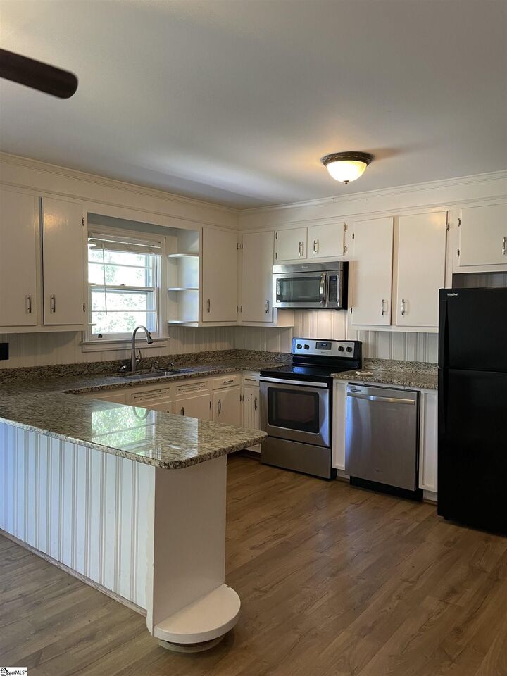 Property Photo: 9 Forestdale Drive SC 29687