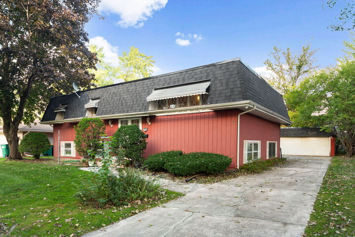 Property Photo: 9509 Northcote Avenue IN 46321