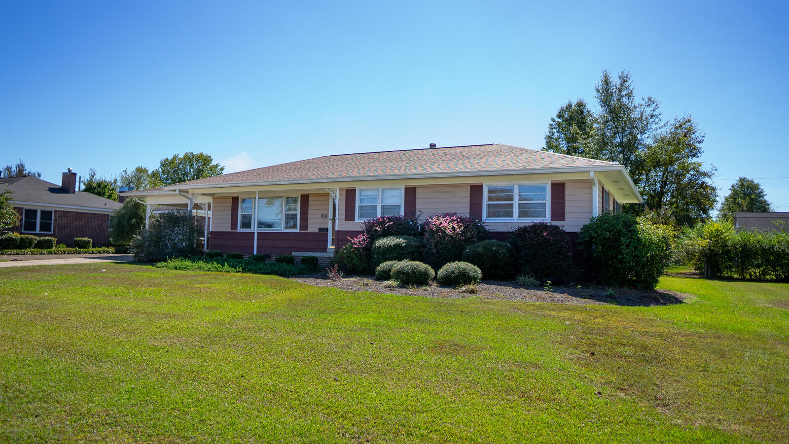 Property Photo: 804 11th Ave N MS 38821