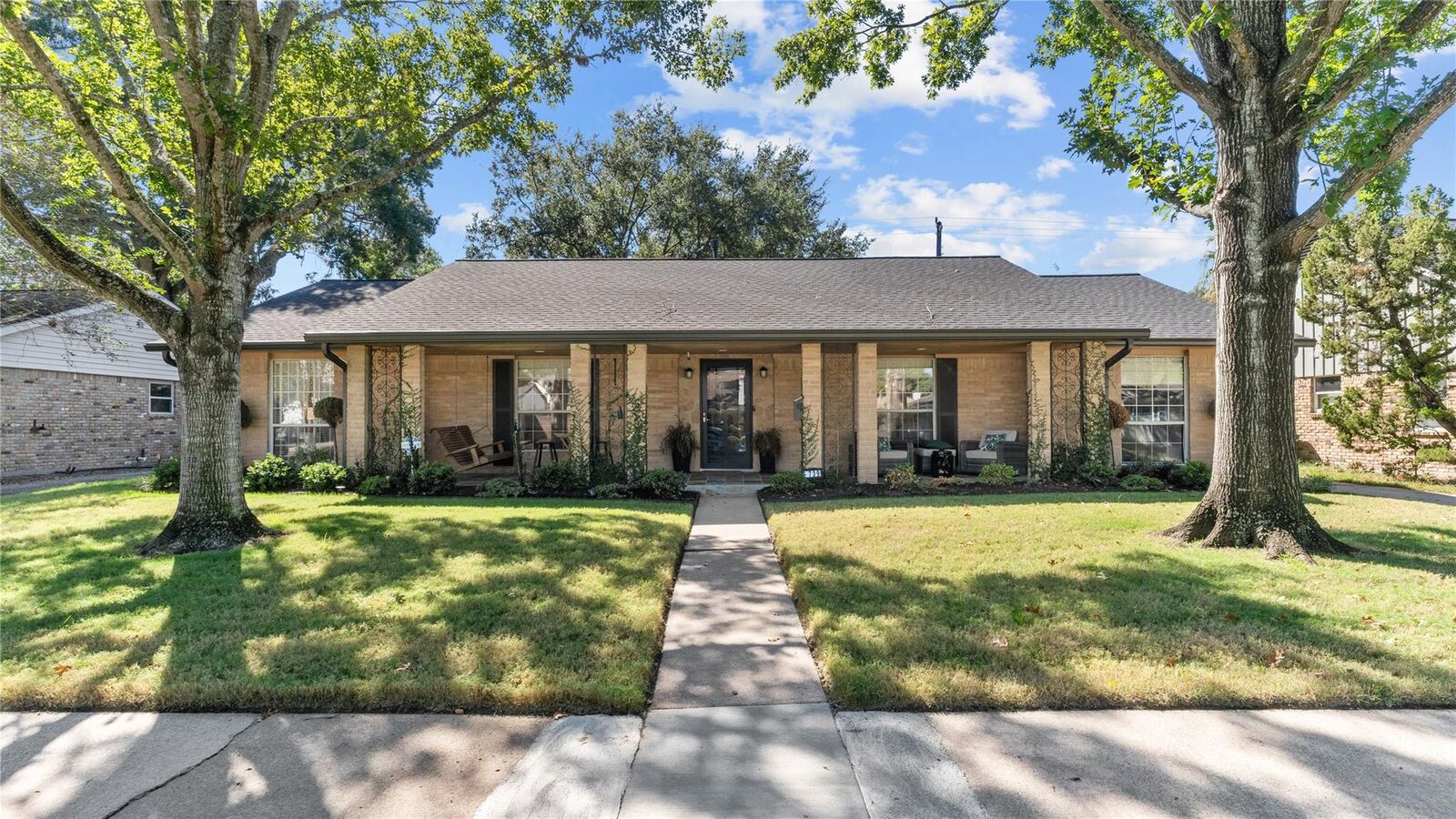 Property Photo: 5739 Valkeith Drive TX 77096