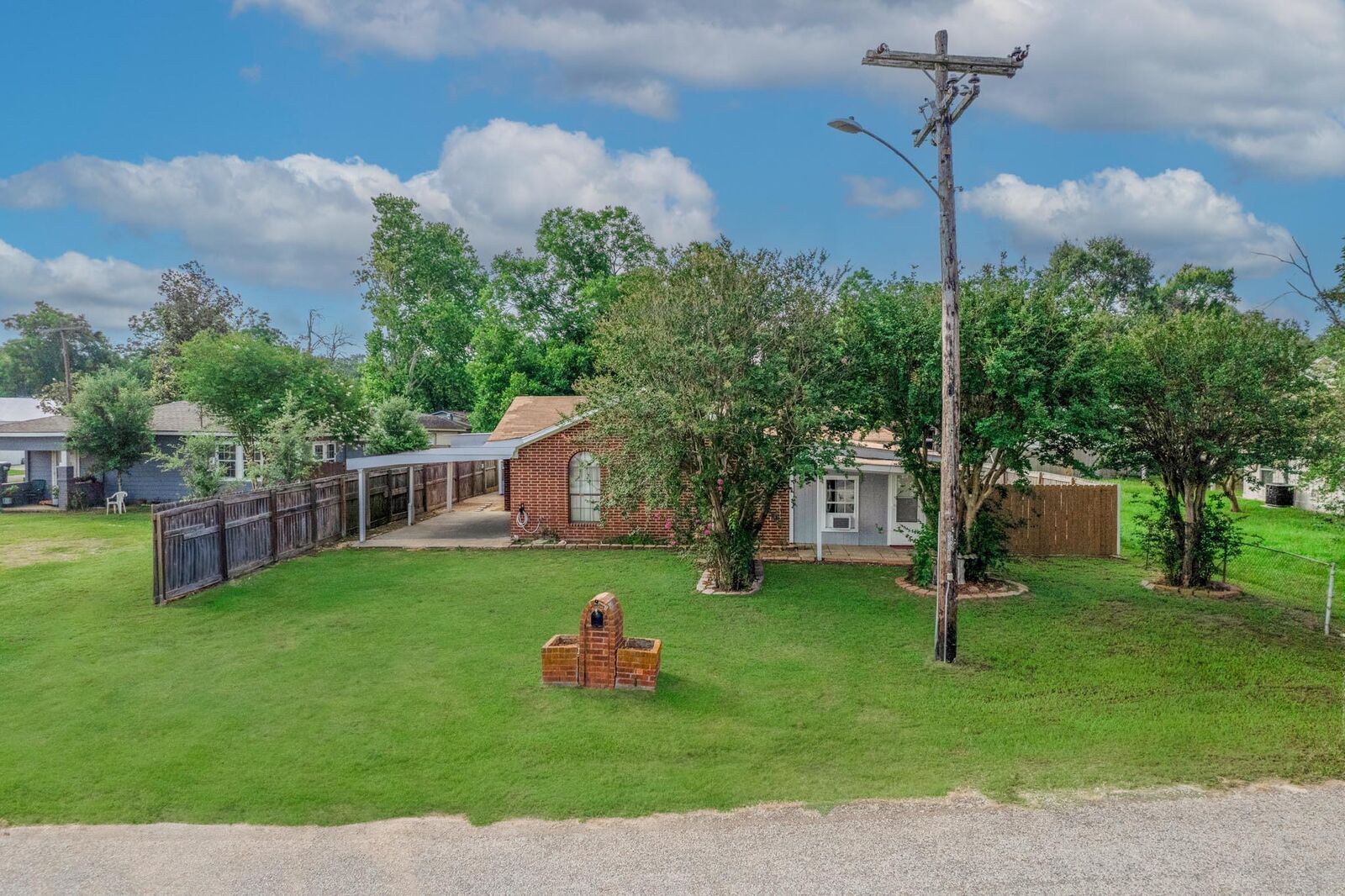 Property Photo:  810 Roosevelt Street  TX 77474