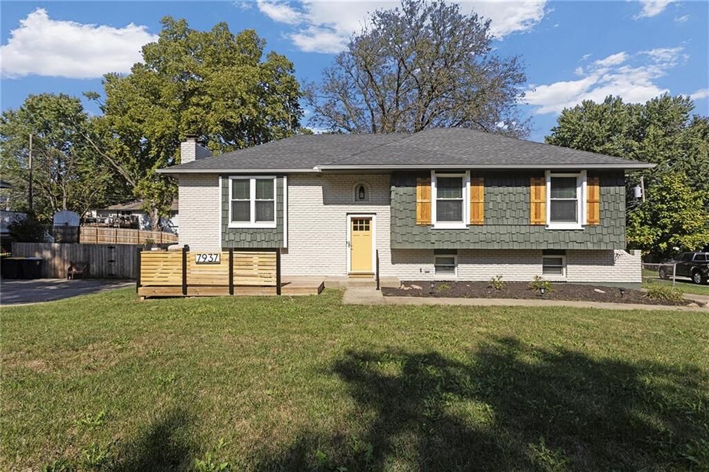 Property Photo:  7937 N Forest Avenue  MO 64118 