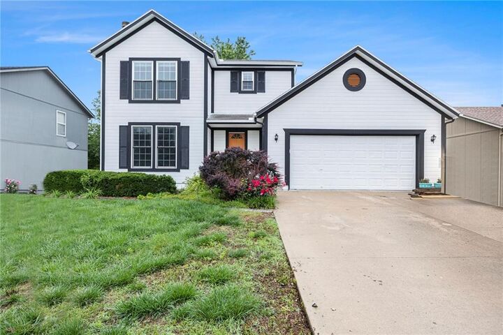 Property Photo:  417 N Locust Street  KS 66030