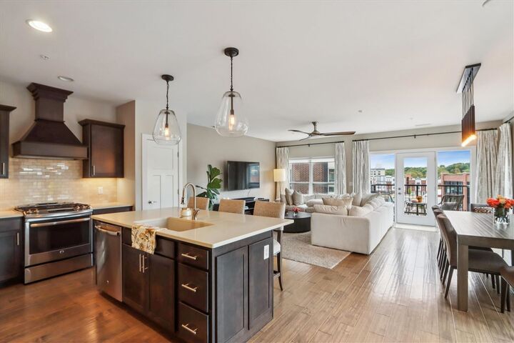 Property Photo: 901 E 2nd Ave 202 IA 52241