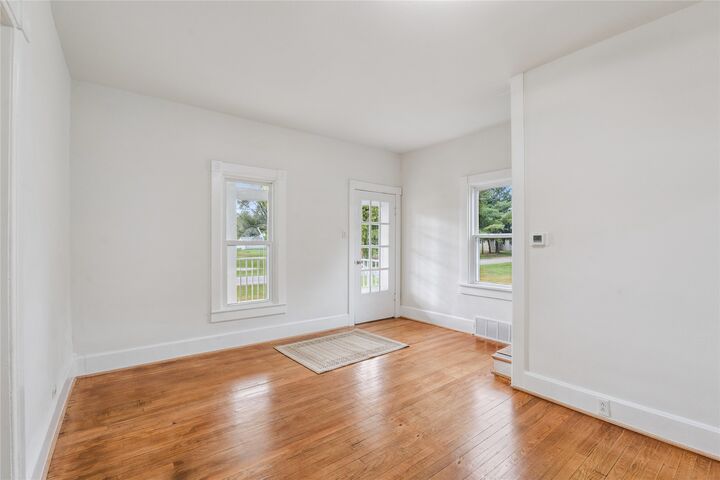 Property Photo:  621 2nd Street  IA 50161