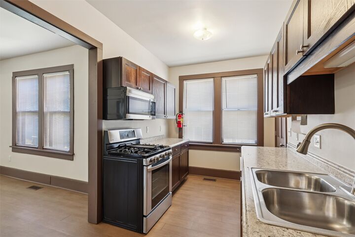 Property Photo: 1925 Francis Avenue IA 50314