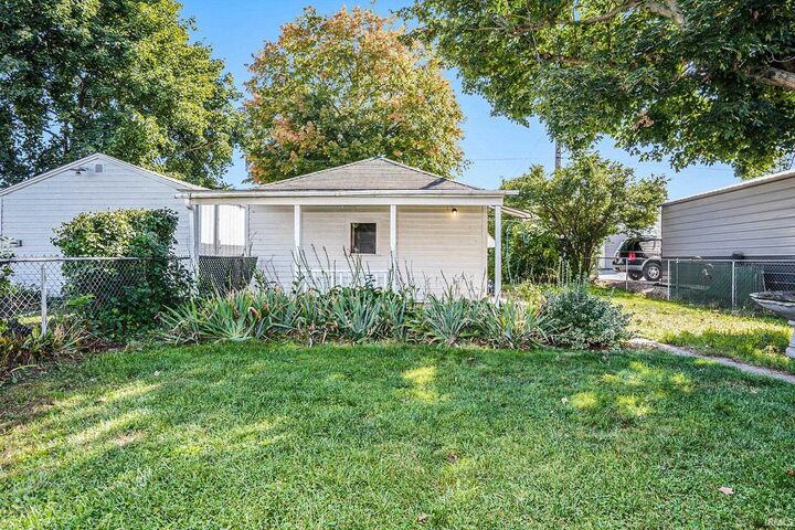 1015 E Broadway Street  Mishawaka IN 46545-6734 photo