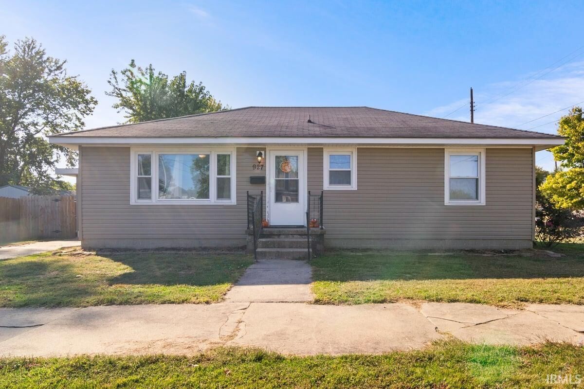 Property Photo:  927 N Hart Street  IN 47670 