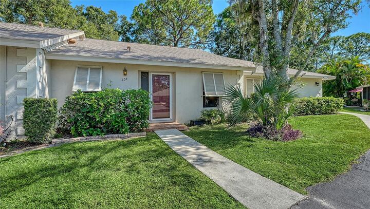 Property Photo: 734 N Jefferson Avenue 734 FL 34237