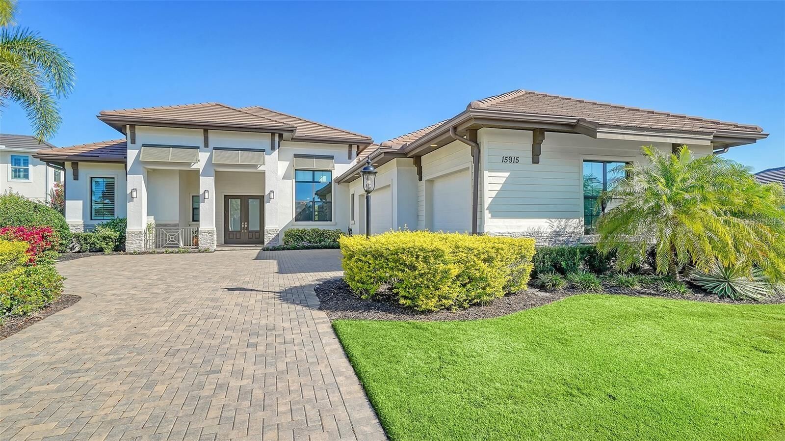 Property Photo: 15915 Castle Park Terrace FL 34202