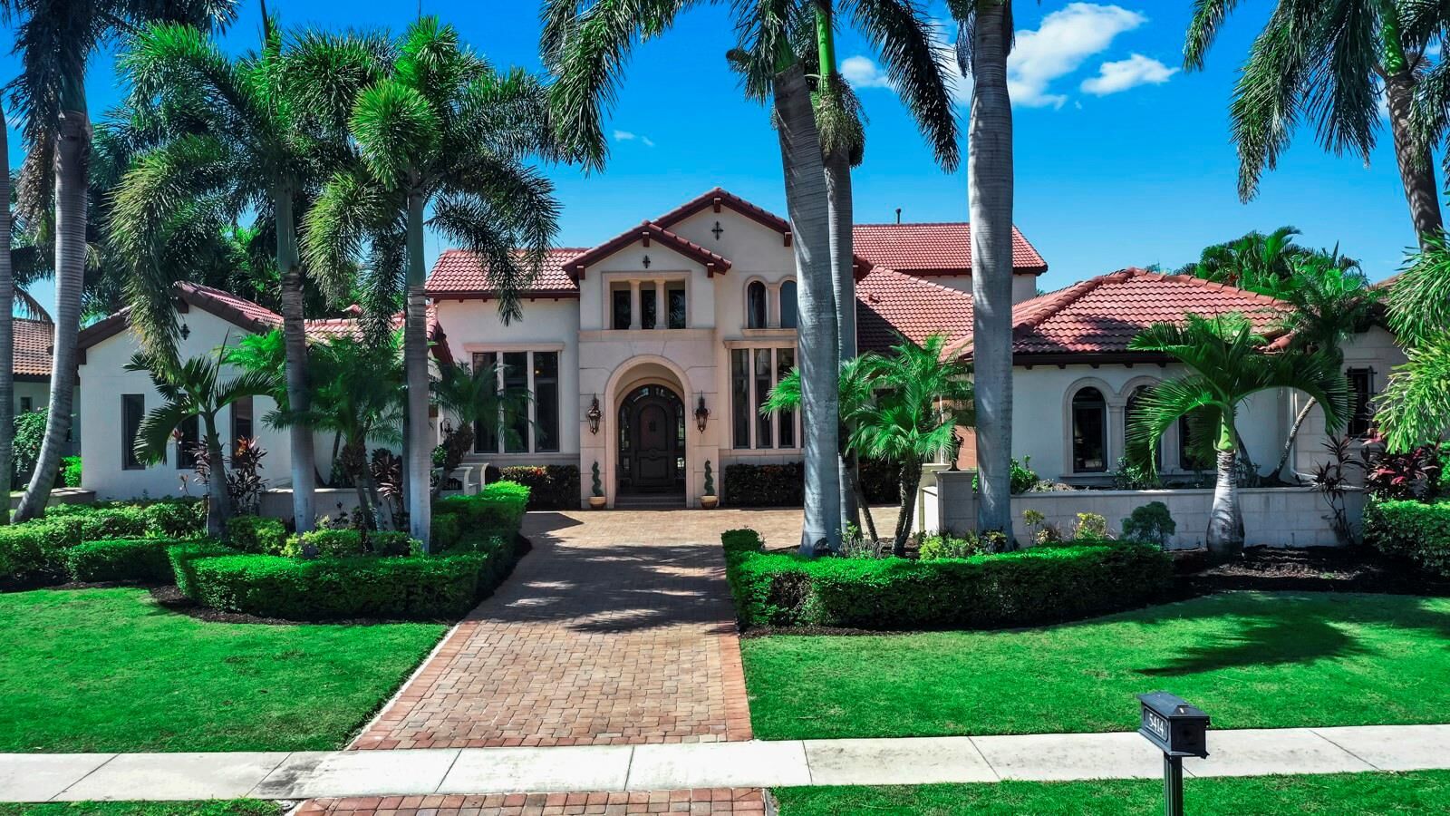 Property Photo:  5414 Tybee Island Drive  FL 33572 