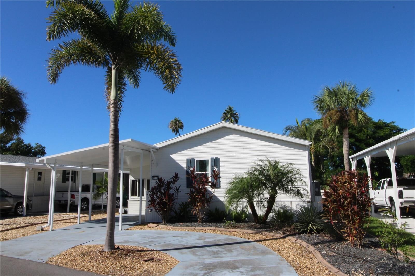 Property Photo: 3119 Bayside Parkway FL 33982