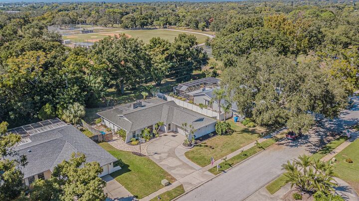 Property Photo: 565 Sandy Hook Road FL 34683