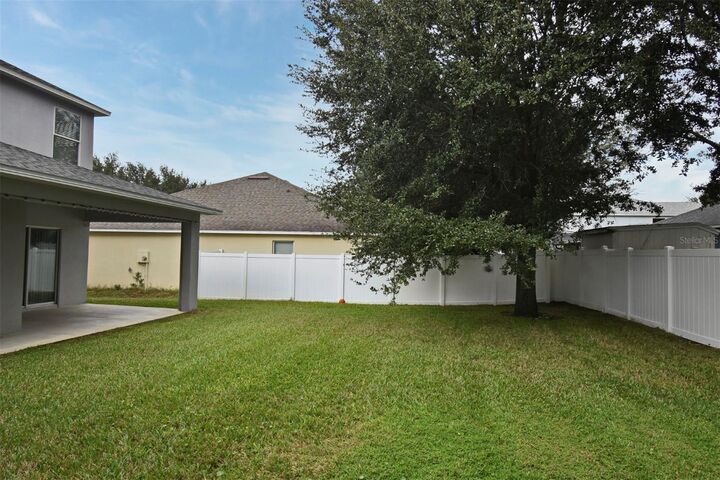 Property Photo: 475 Nadeau Way FL 32712