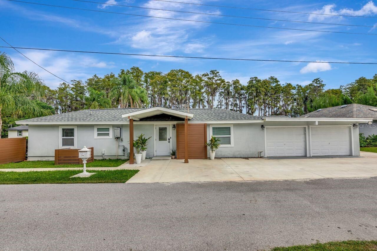 Property Photo: 19207 Crooked Lane FL 33548