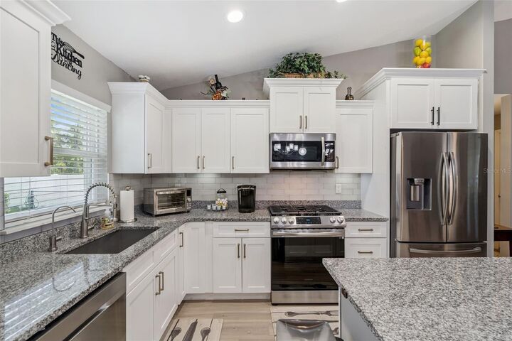 Property Photo: 1017 East Parkway FL 32724
