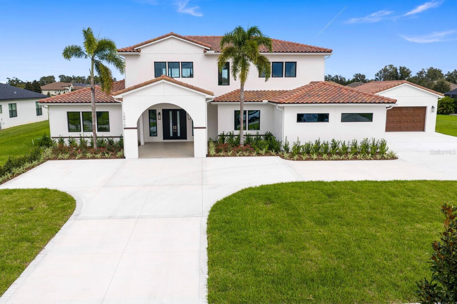 Property Photo: 10910 Brooksnest Court FL 33547