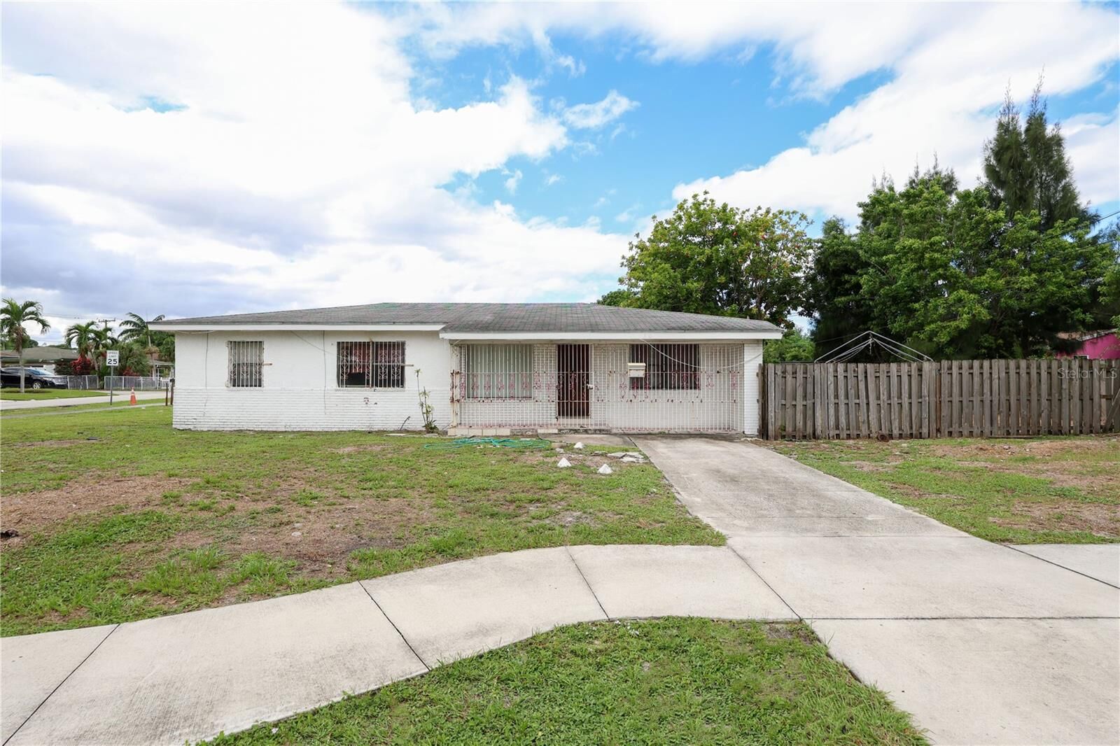 Property Photo: 810 S Swinton Avenue FL 33444