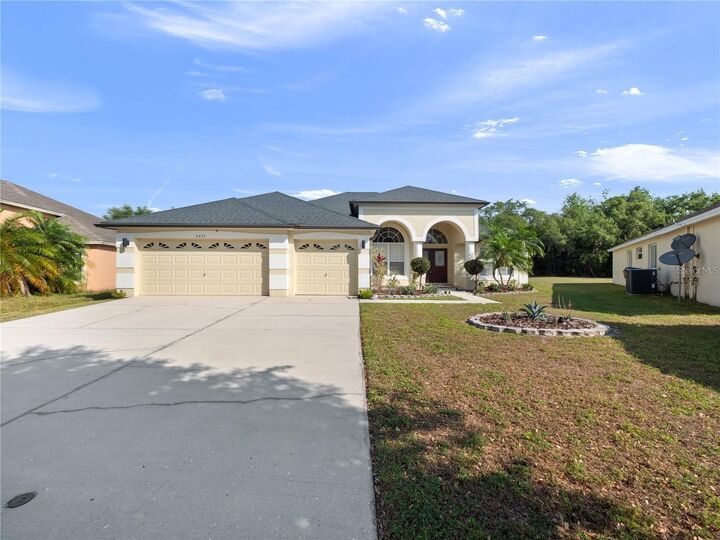 4633 Huron Bay Circle  Kissimmee FL 34759 photo