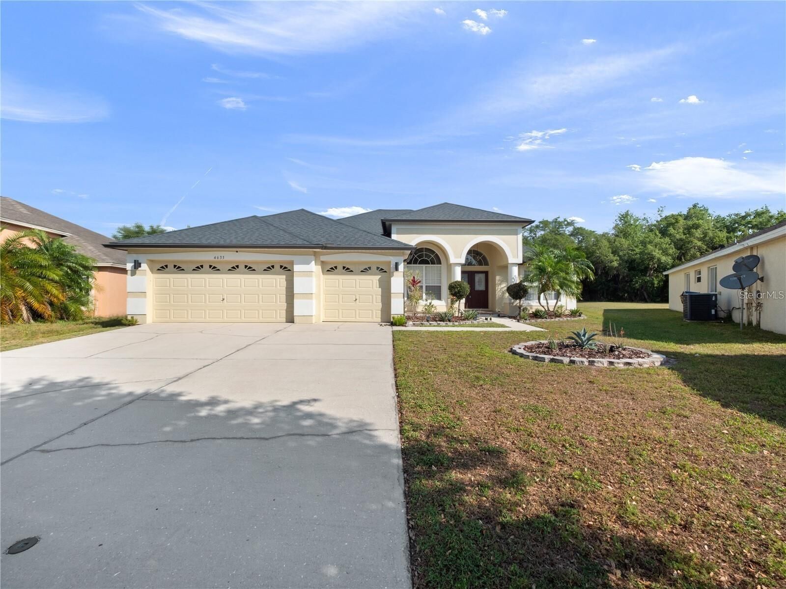 Property Photo: 4633 Huron Bay Circle FL 34759