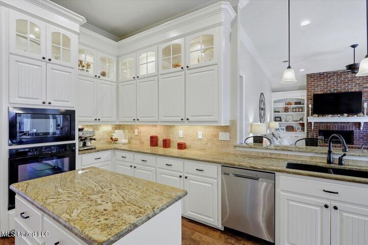 Property Photo: 334 Gladeview Place MS 39047