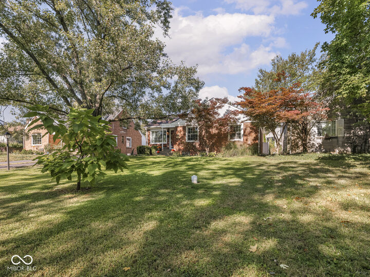 Property Photo: 930 Ellenberger Parkway West Drive IN 46219
