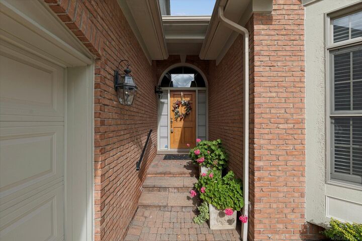 Property Photo: 2794 Castlemartin Court MI 48306