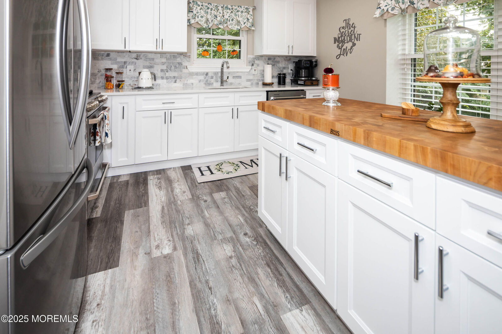 Property Photo:  129 Dumbarton Hill Court  NJ 07747