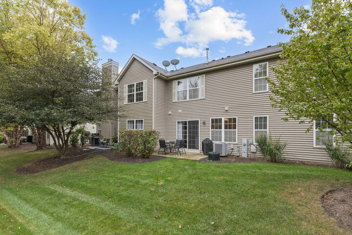 Property Photo: 562 Lancaster Drive IL 60140