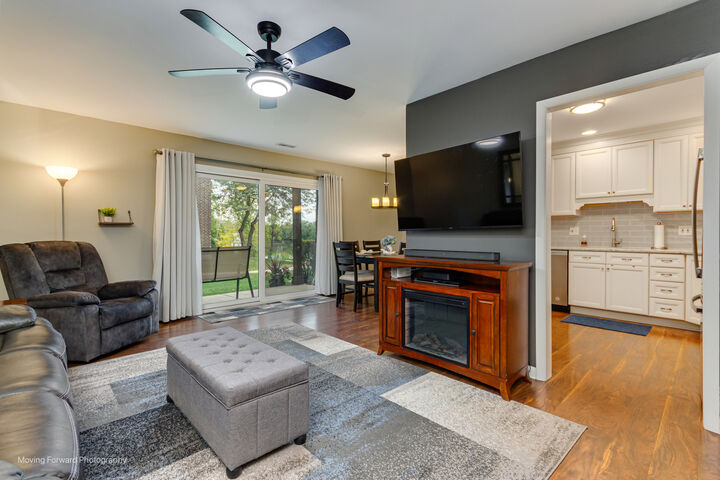Property Photo: 1701 Lakecliffe Drive D IL 60189