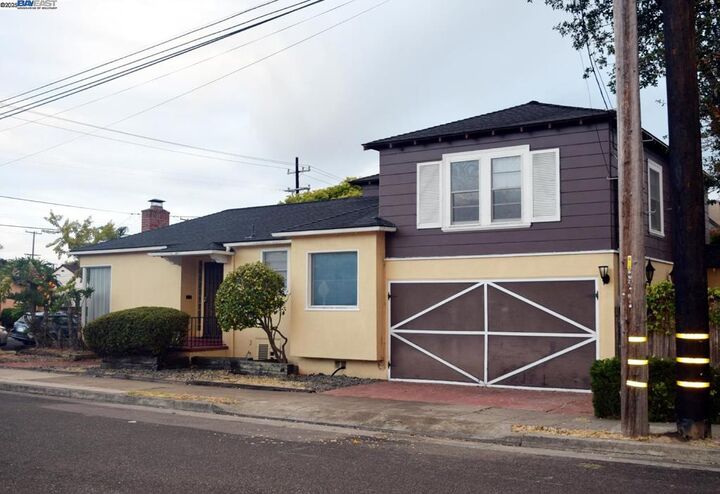 Property Photo:  975 Pearl St  CA 94501
