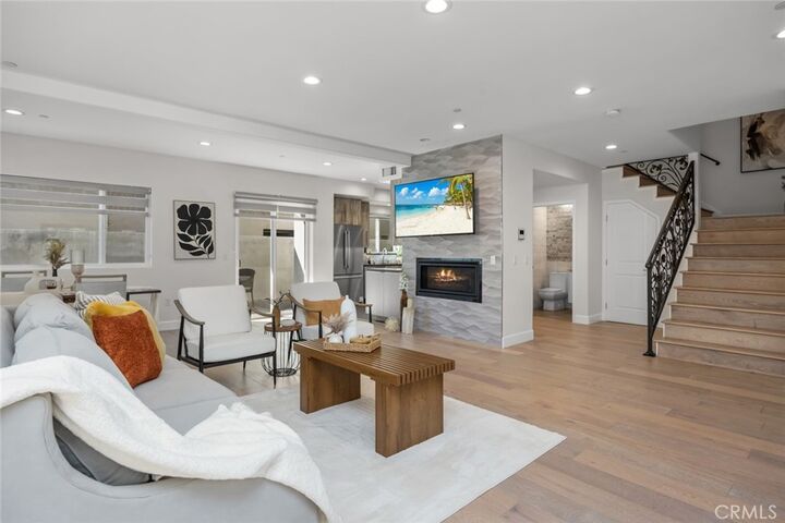 Property Photo: 523 E Cedar 101 CA 91501