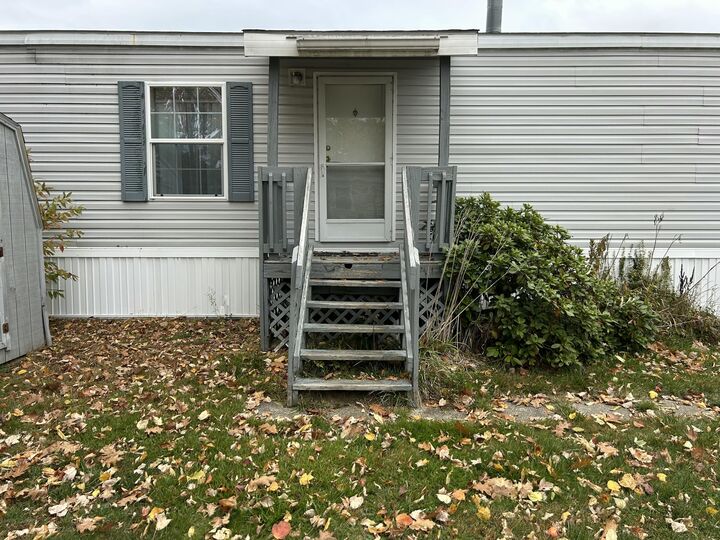 Property Photo: 7 Oxbow Drive ME 04240