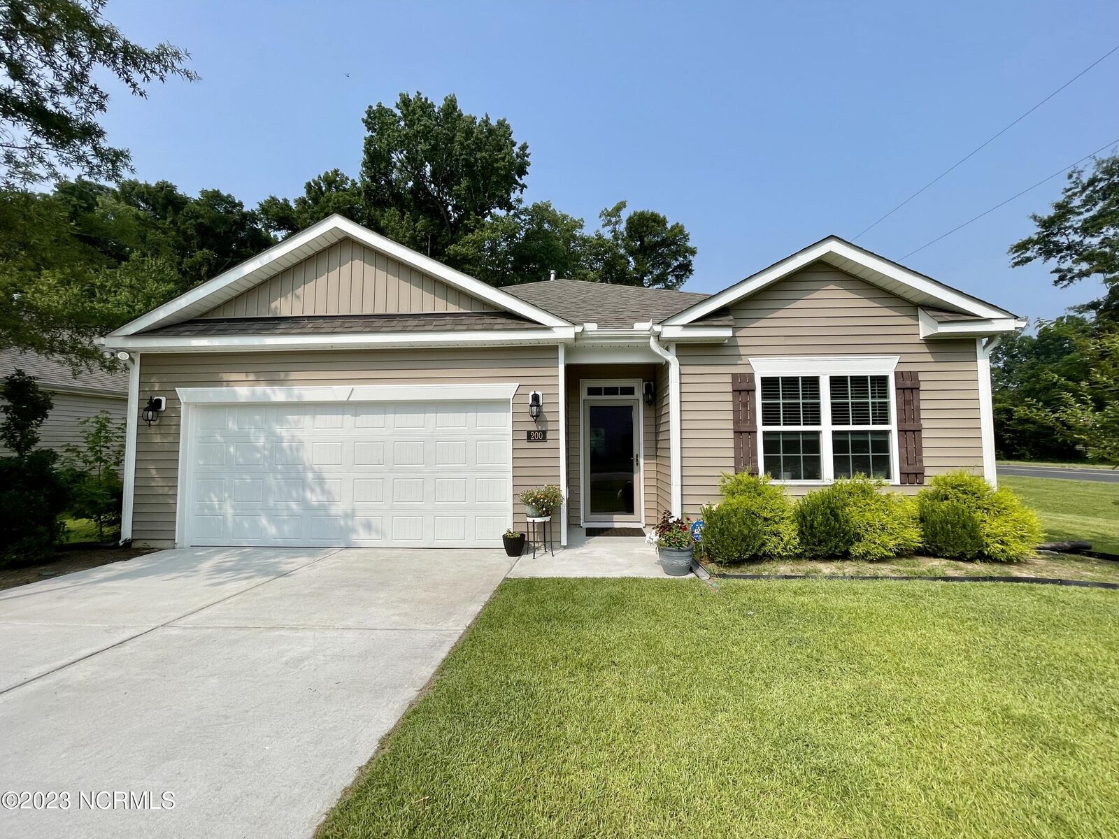 Property Photo:  200 Gabrielle Street  NC 28560 