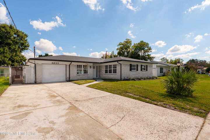 Property Photo:  3233 Crosby Lane  FL 32216