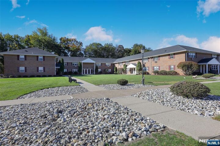 87 N Maple  Park Ridge NJ 07656 photo