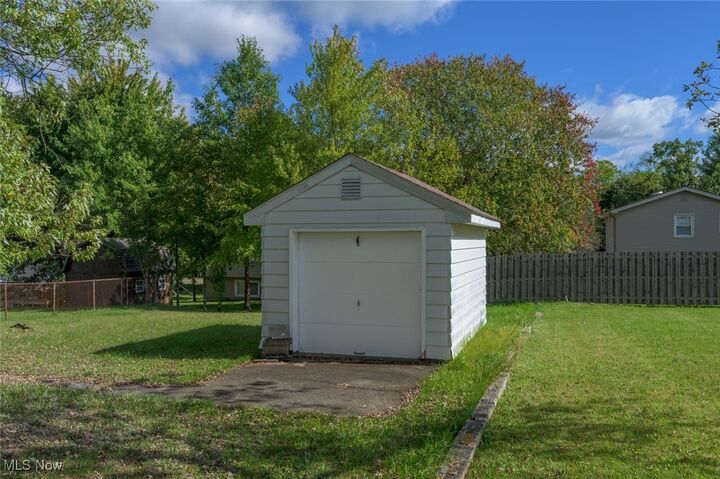Property Photo:  925 Ohio Avenue  OH 44437