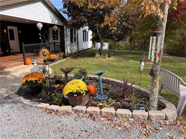 Property Photo:  46208 Pine Hollow Road  OH 44455