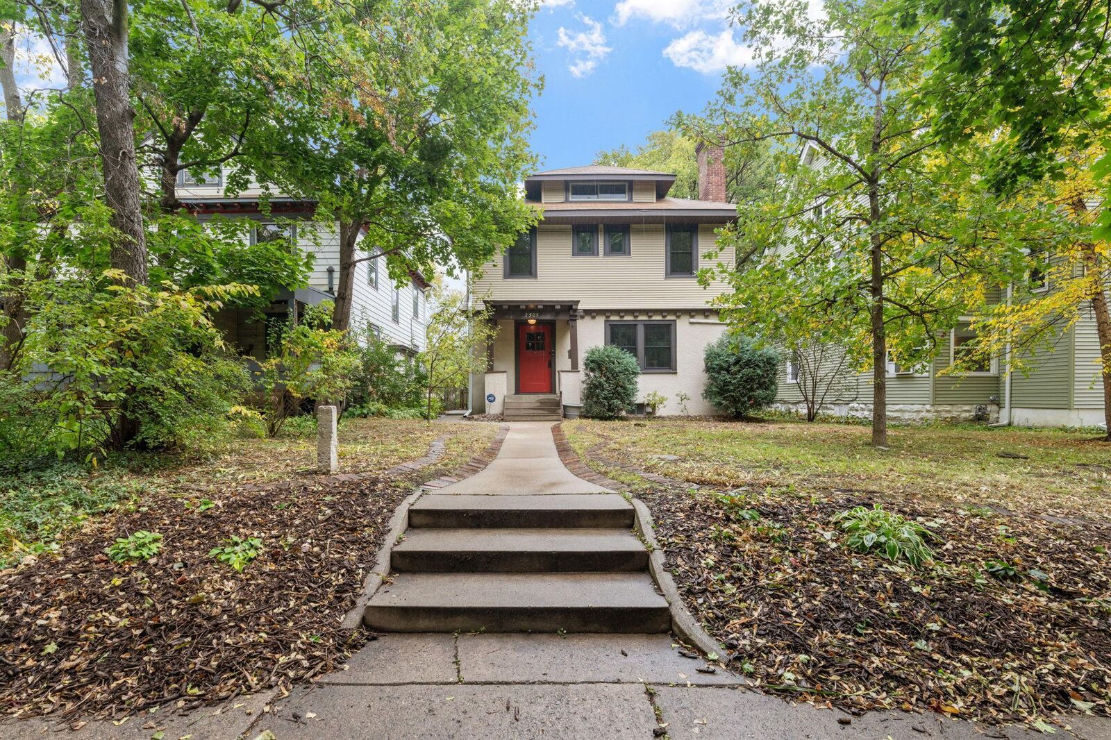 Property Photo:  2505 Pleasant Avenue  MN 55404 