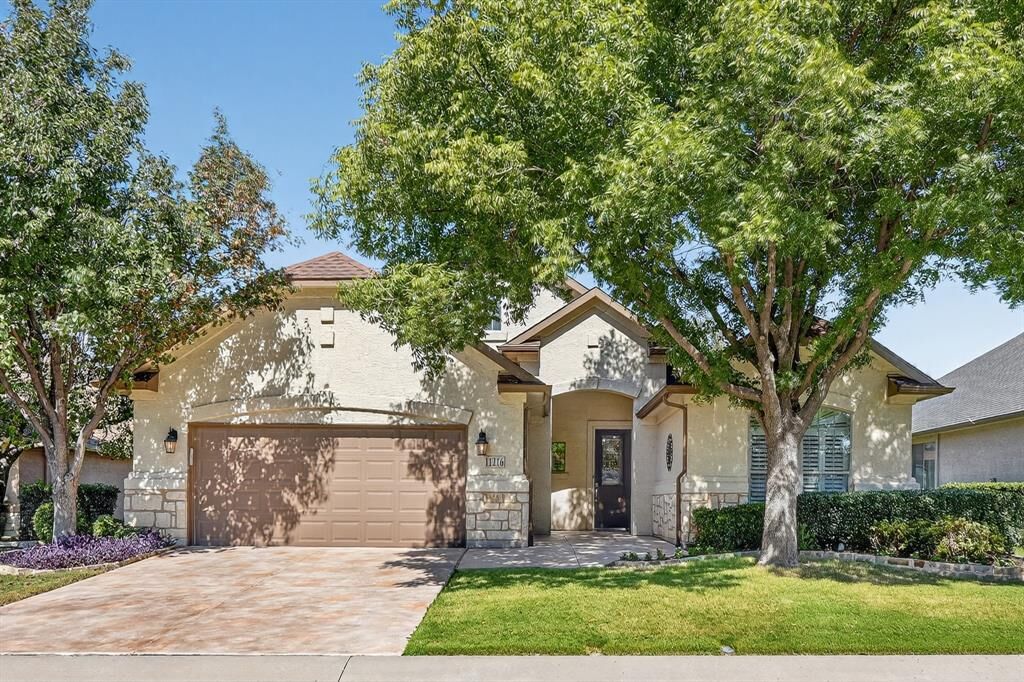Property Photo: 11216 Southerland Drive TX 76207
