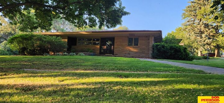 Property Photo:  1008 Avenue G  NE 68791 