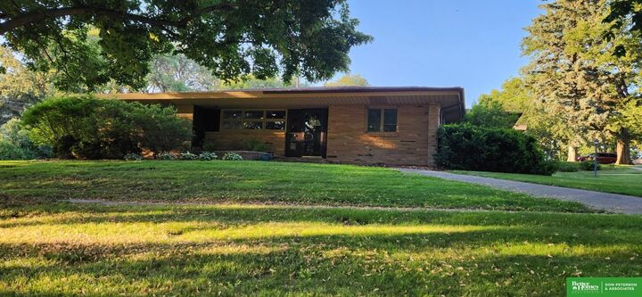 Property Photo:  1008 Avenue G  NE 68791 