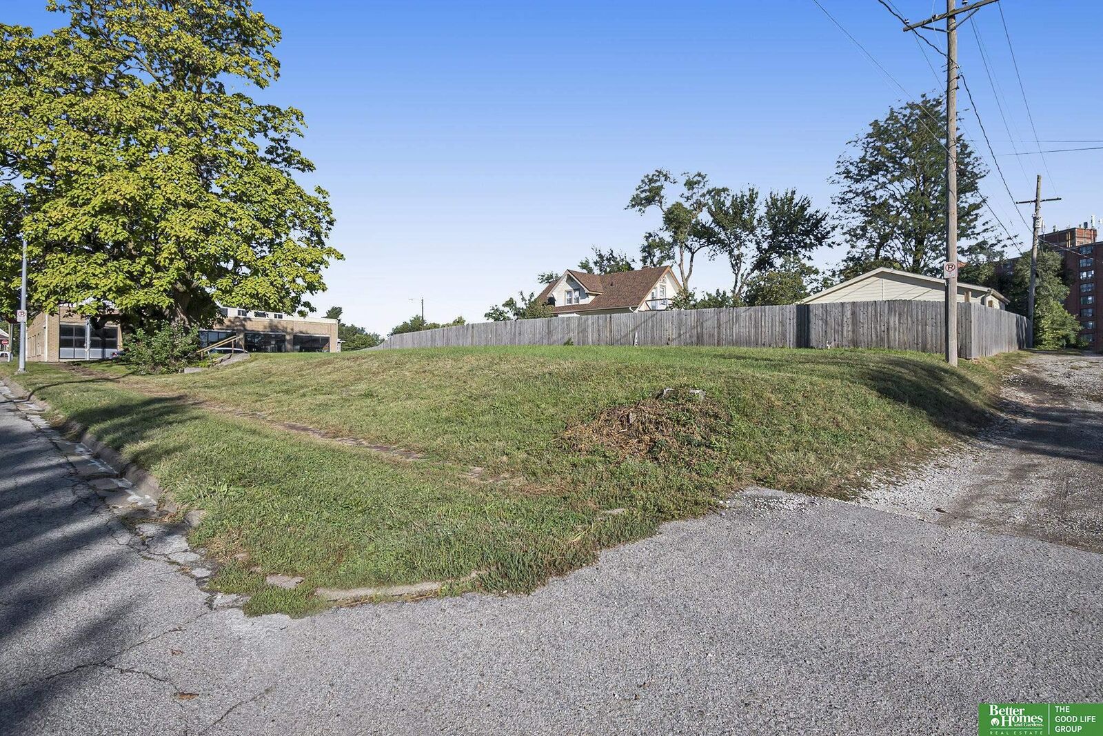 Property Photo: 1473 S 16 Street NE 68108